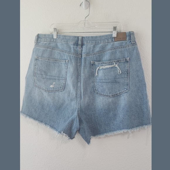 American Eagle Distressed Curvy Mom Denim Shorts Sz 18 - Picture 3 of 9